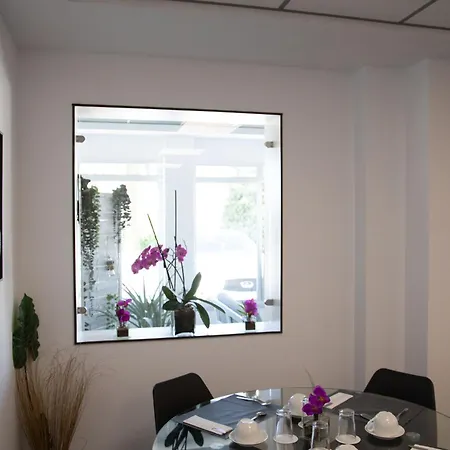 Mercedes Hotel Camargo