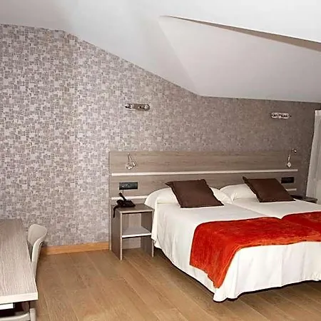 Hotel Mercedes Camargo